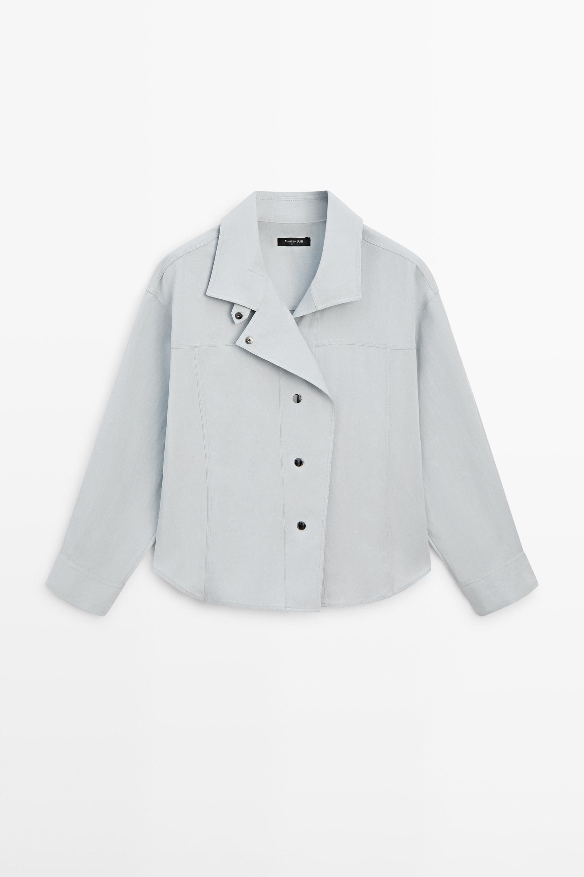 Flowing shirt with button details